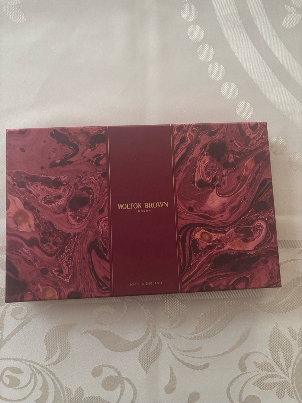 Molton Brown Burgundy and Gold Marbled Gift Box - Picture 5 of 6